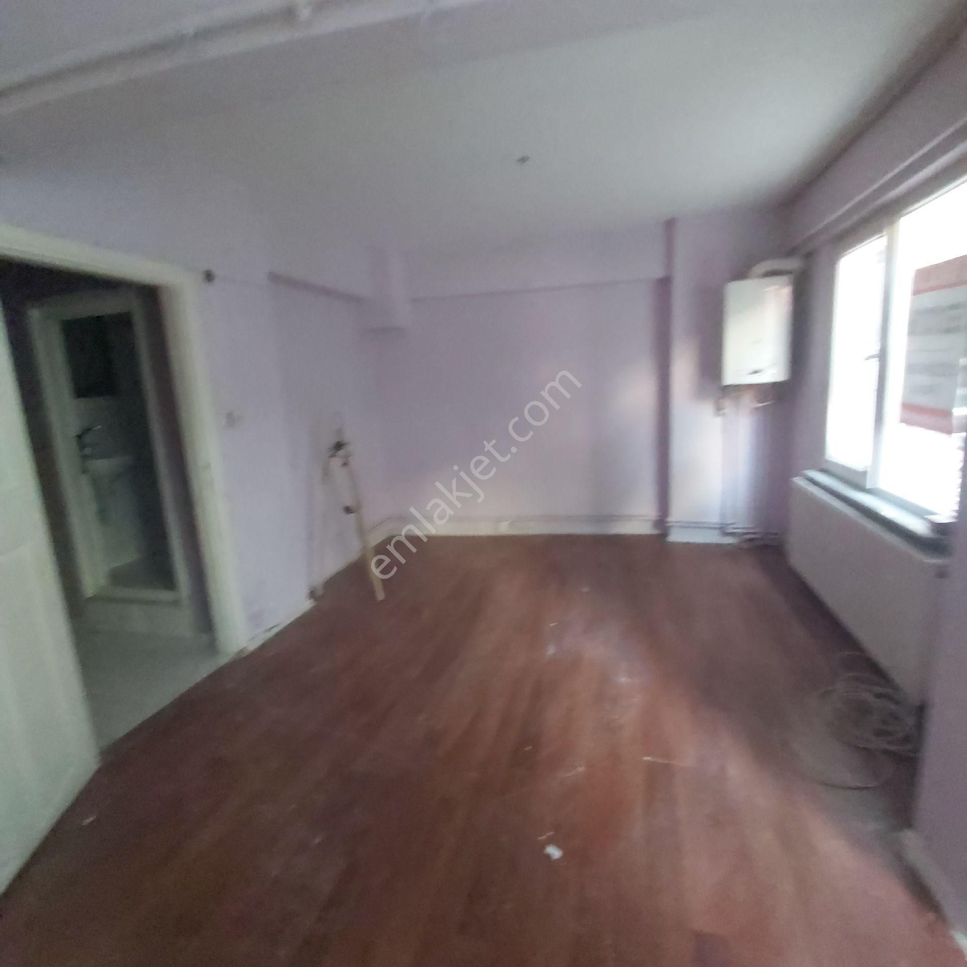 Beyoğlu Kasımpaşa Kadımehmet Mah İbadullah Sok 1+1 Ters Dulex Doğalgazlı Daire