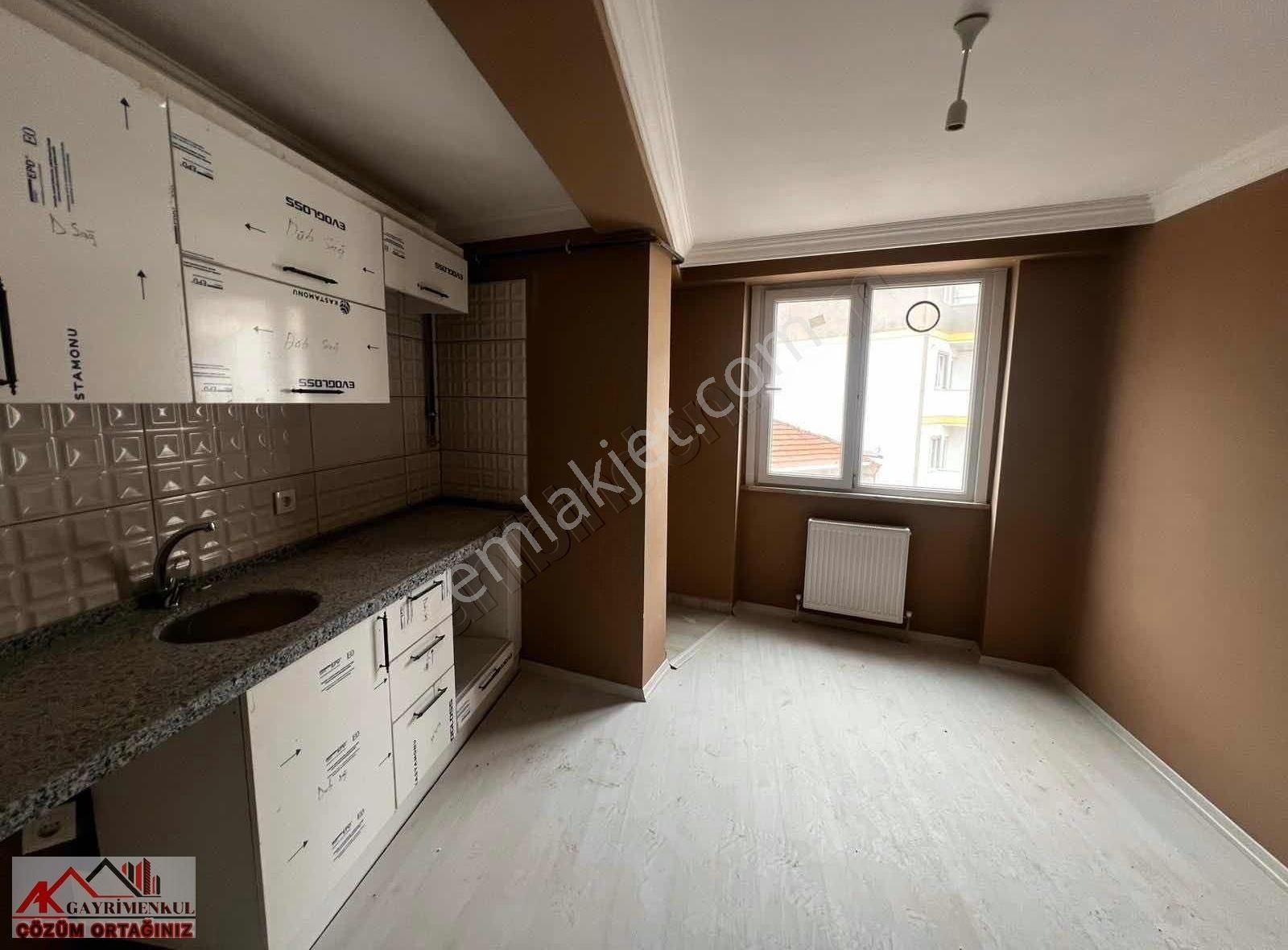 Gebze Köşklü Çeşme Mah Asansörlü Kapalı Otoparklı Arakat Daire