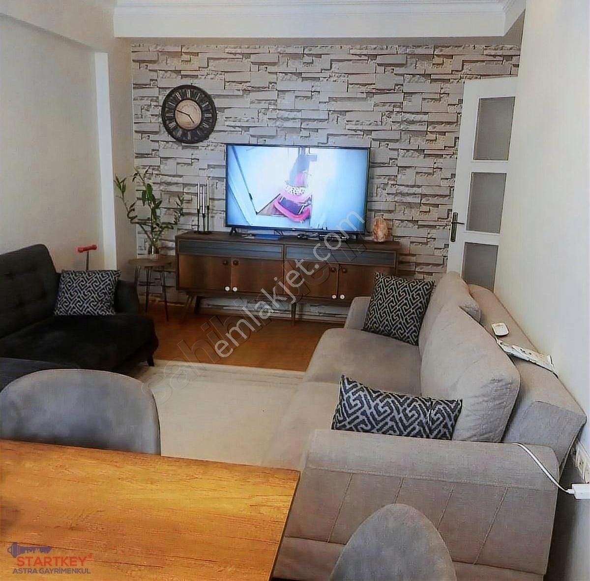 Karşıyaka Şemikler 2+1 Kapalı Mutfak Cam Balkonlu Satılık Daire