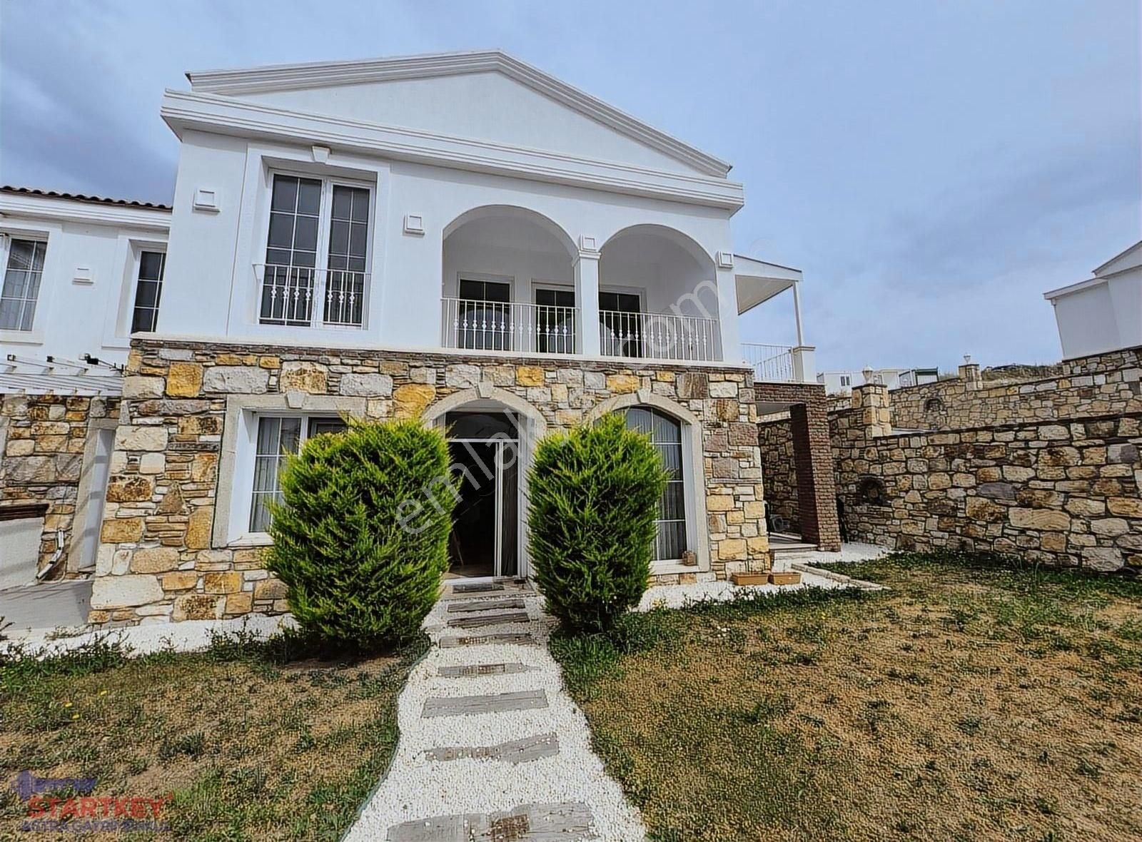 Foça Hayat Sitesi Satılık Villa