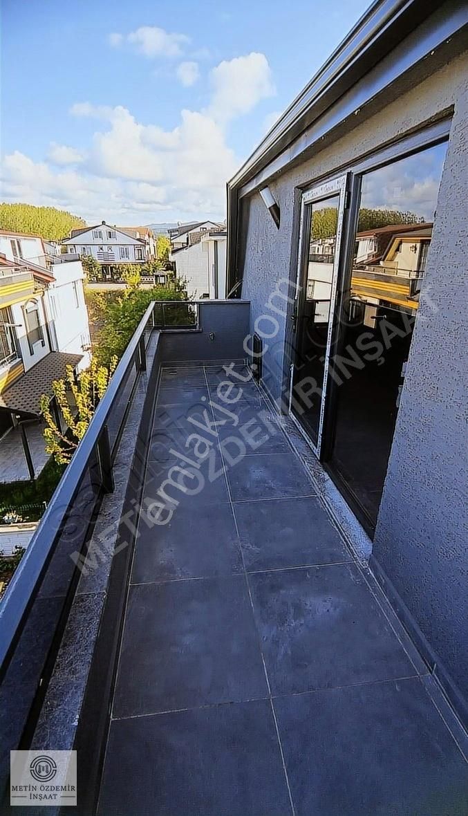 **yalı Mahallesinde Denize 200 Metre Mesafede Havuzlu Villa**