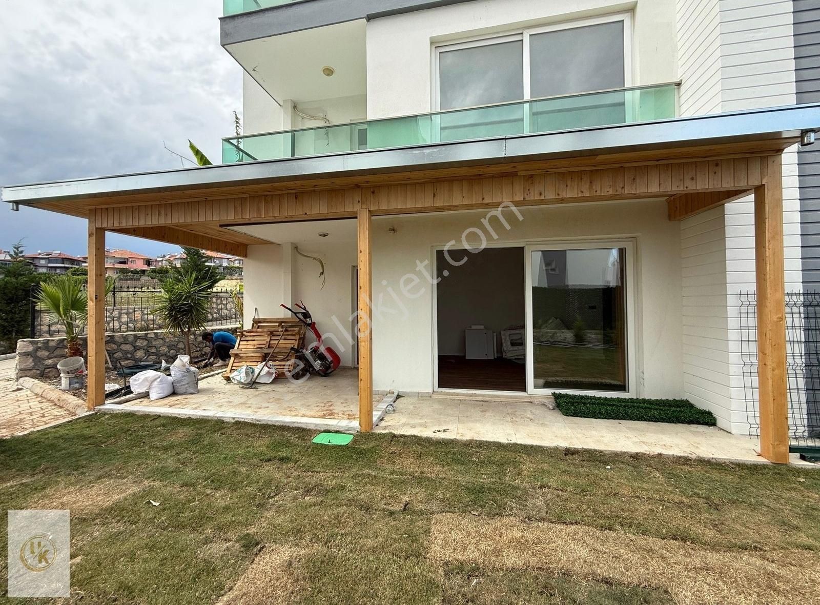 Kabasakalda Site İçi Bahçeli Müstakil Tadında 2+1 Ç.banyo Havuz