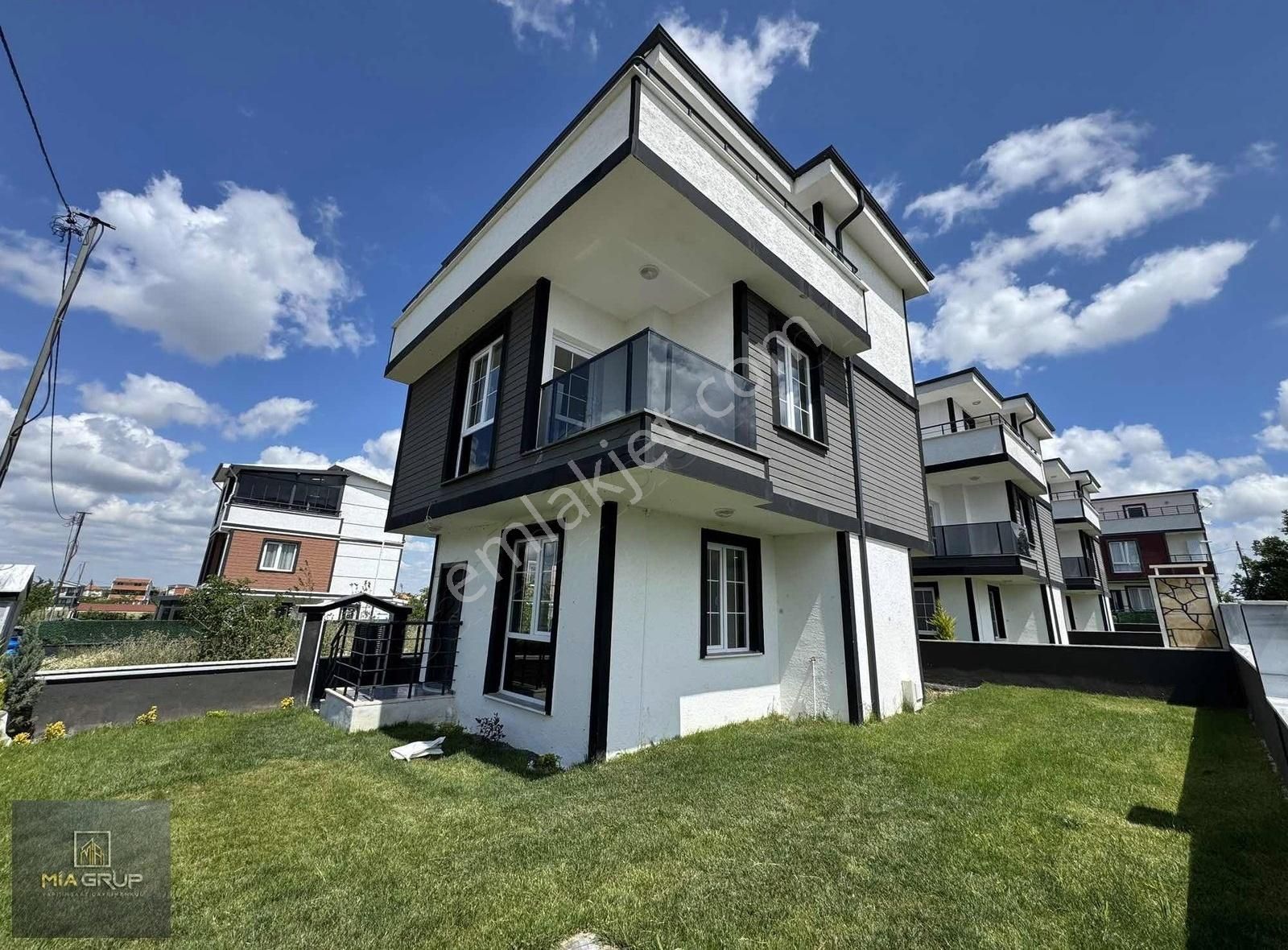 Mia Grup/ 4+1 Tam Müstakil Geniş Oturumlu İskanlı Yazlık Villa