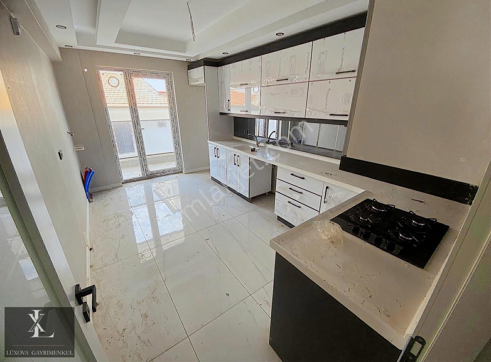 340 Cadde Yakını Ful Yapılı Geniş Sıfır Ara Kat İskanlı Daire