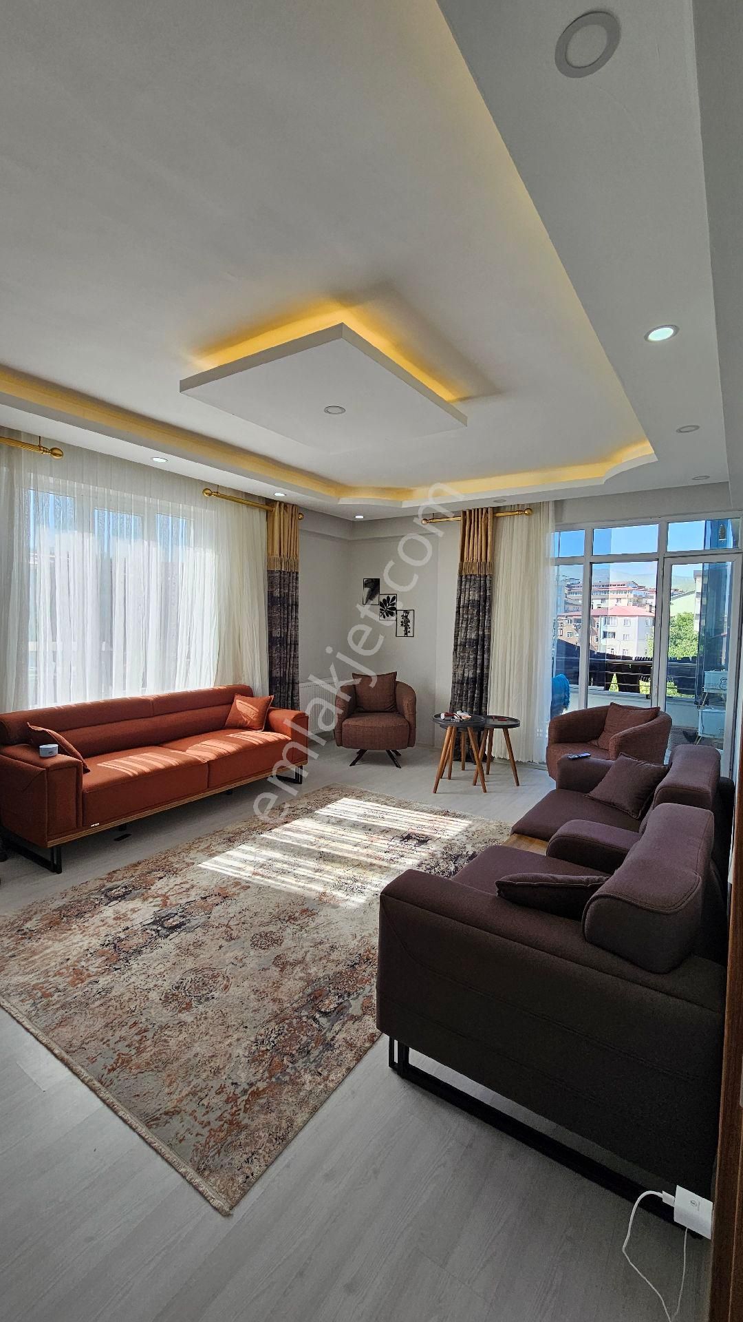 Tatvan Saray’da 3+1 Yeni Ve Tam Eşyalı Güneş Alan Daire