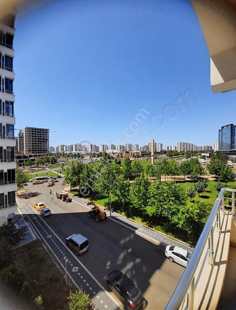 Safir Emlak'tan Lunapark Karşısında 4+1 Satılık Daire