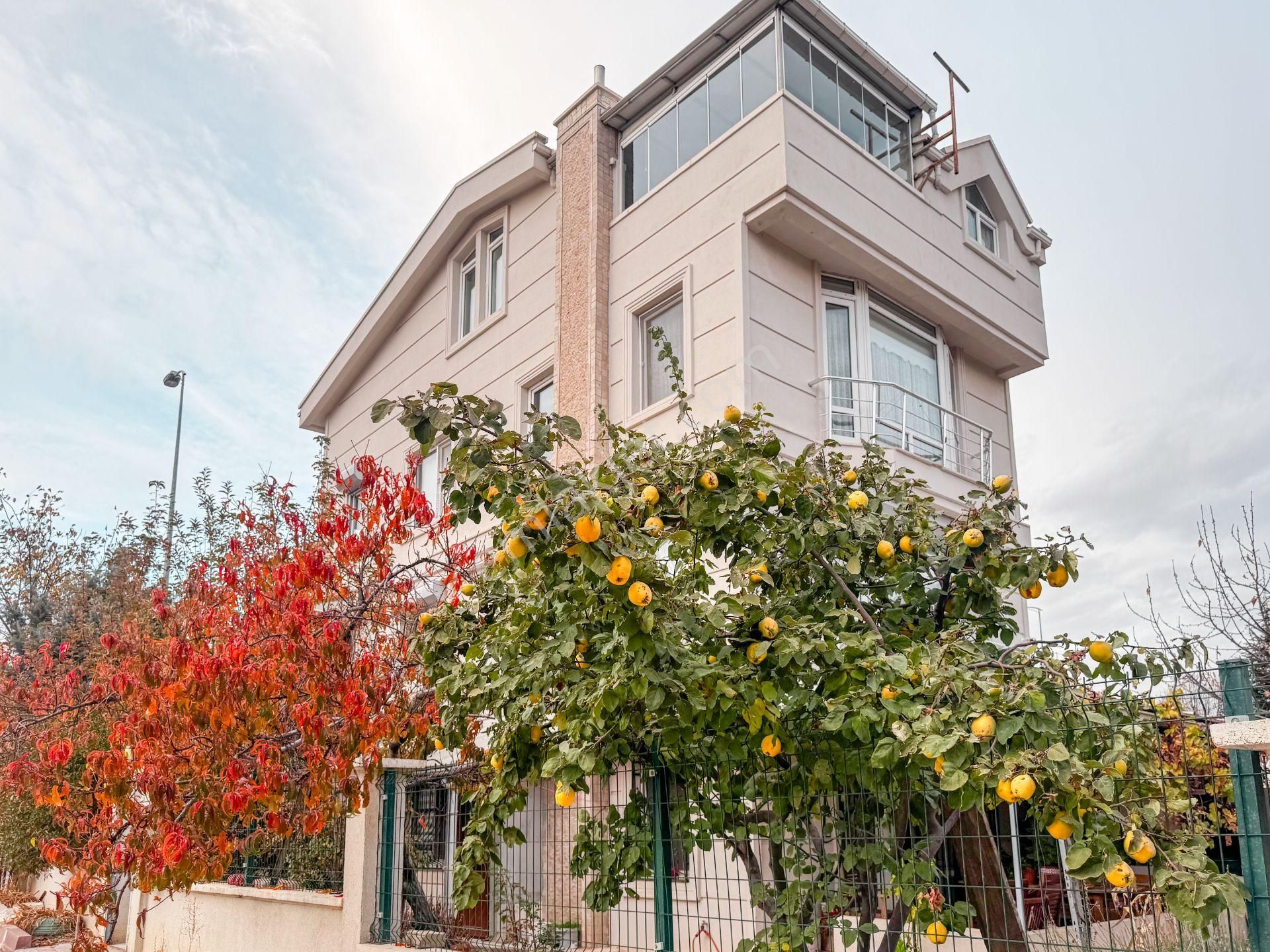 Kızılcaşar'da 5+1 Tripleks Villa 2+1 Ek Daire, Kapalı Otopark