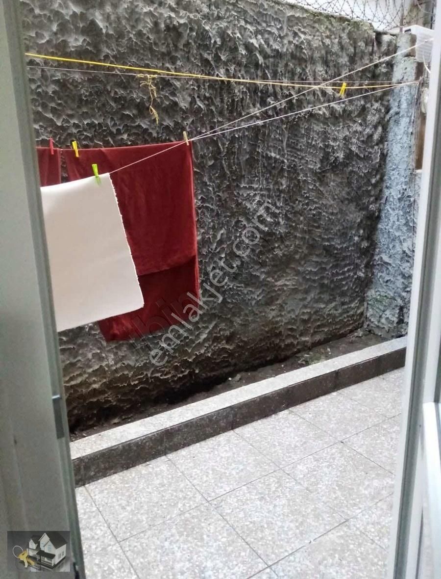 Bora Emlak'tan Kocamustafapaşa Meydanda 2+1 Bahçekatı
