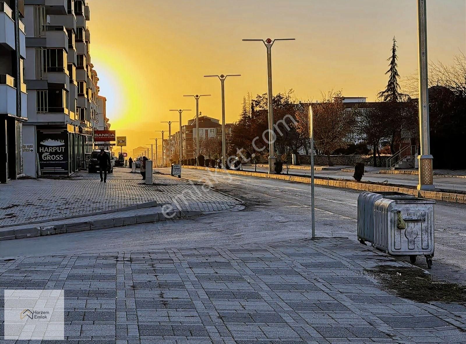 [hg] Itri Caddesinde 300 M2 Dükkan