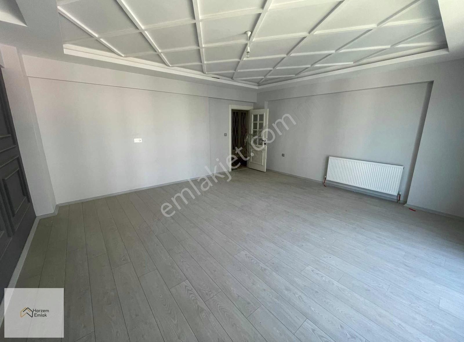 Harzem Gayrimenkul Royal Tepe Park Konutlarında 4+1 Lüks Daire!