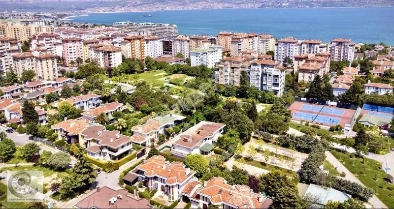 Büyükçekmece Sinanoba Deniz Manzaralı Keyifli Tripleks Villa