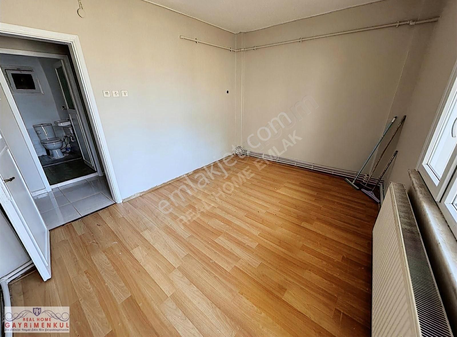 Real Home'dn Söğütlüçeşme'de 2+1 Kiralk 90 M2 2.kat Boyalı Daire