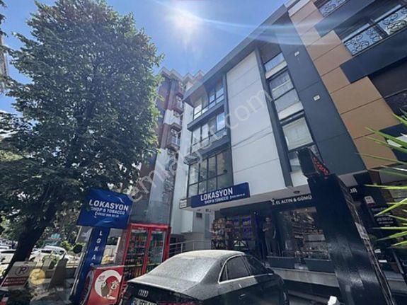 Caddebostan 'da Caddeye 2 Paralelde Satılık Geniş 1+1 Daire