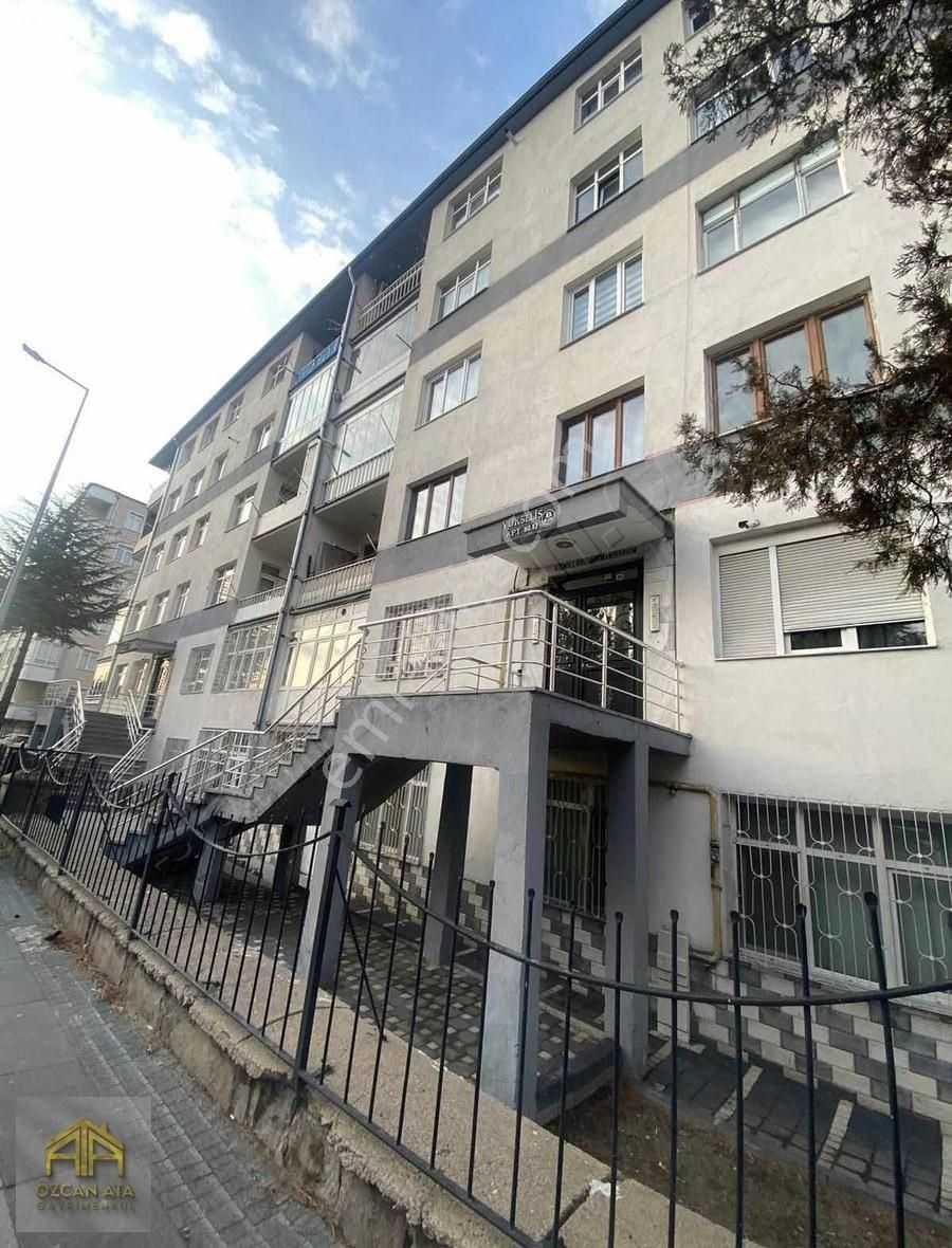 Özcan Atagayrimenkul'den Doğum Evi Karşısı Satılık Daire