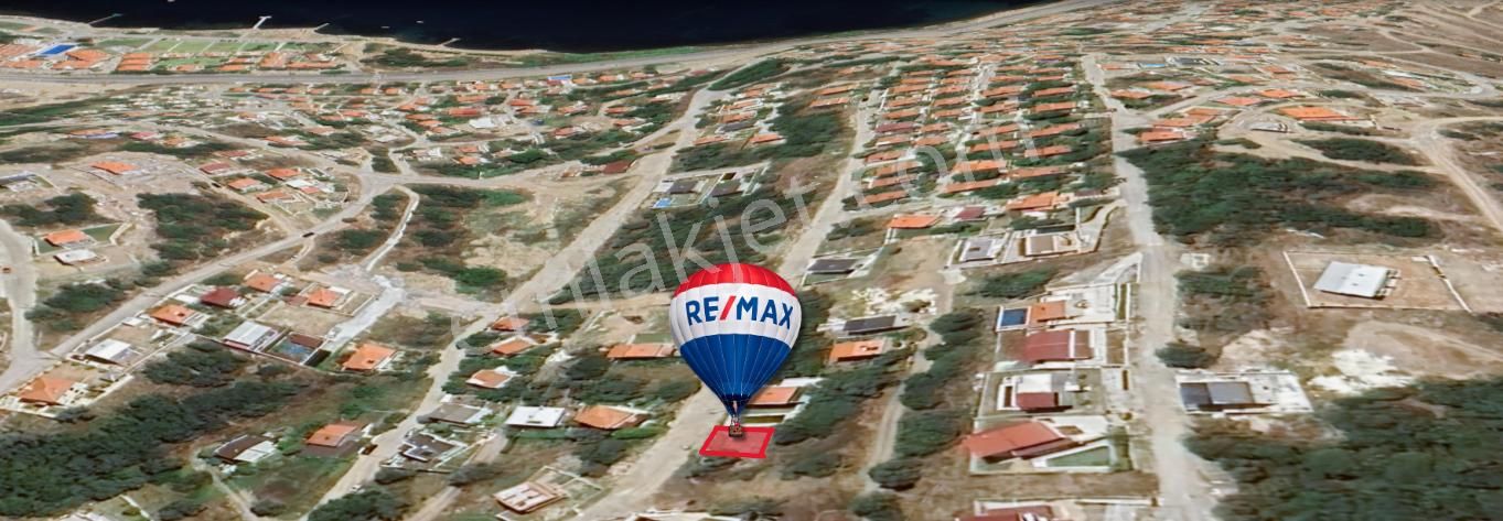 Yenifoça Cumhuriyet Mahallesi’nde Deniz Manzaralı 296 M2 Satılık Villa İmarlı Arsa