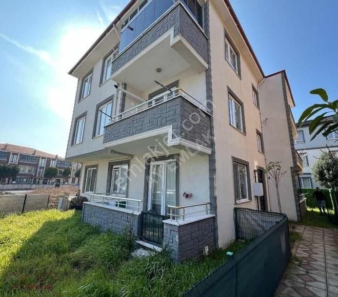 Ay Emlaktan Karasu'da Uygun Fiyata Sıfır 2+1 Kombi Petekli Daire