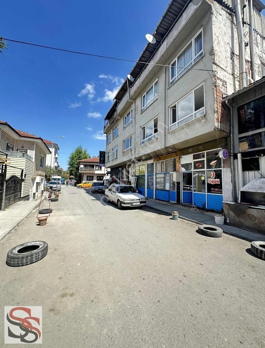Adapazarı Merkezde Tozlu Cami Civarı Bakımlı 1+1 Kiralık Daire