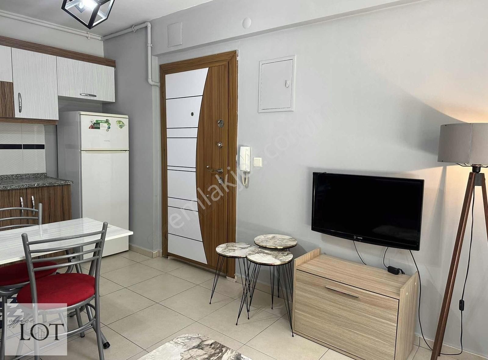 Üniversite'ye Yakın Konumda 1+1 Satılık Apart