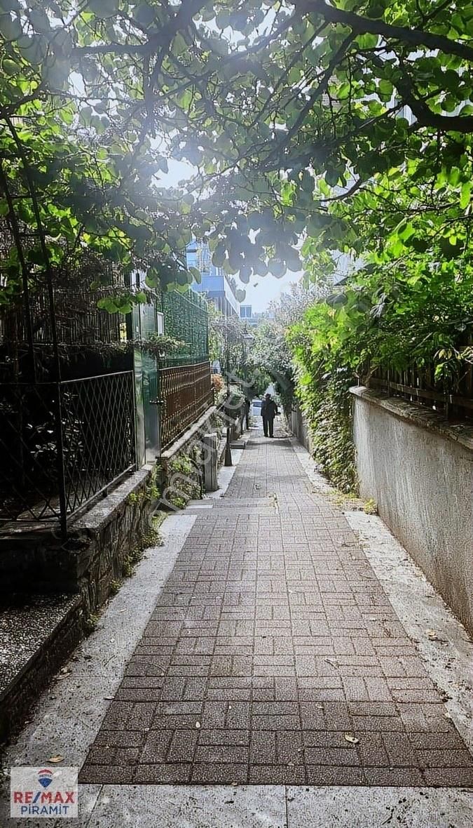 Koşuyolu'nda Muhteşem Konumda Kiralık Villa-hesna Yılmaz