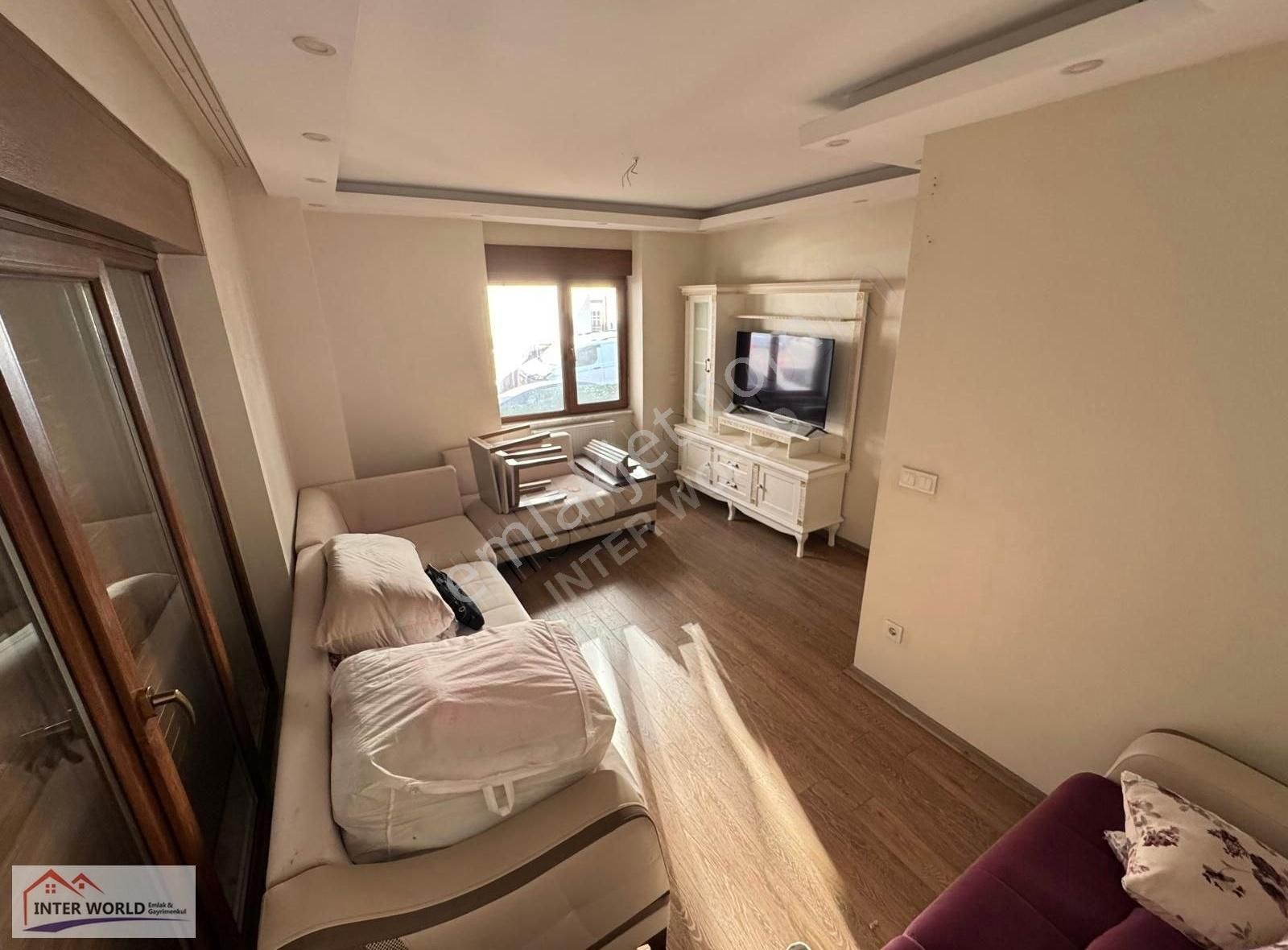 3 Cadde Arasında Katta Tek 2+1 Geniş Mutfaklı Boş Daire