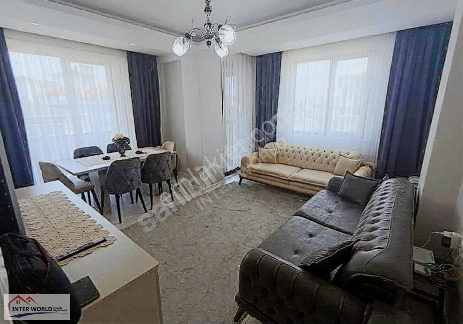 Kapalı Otoparklı Ara Kat 3+1 Metro 5dk Konumlu Satılık Daire