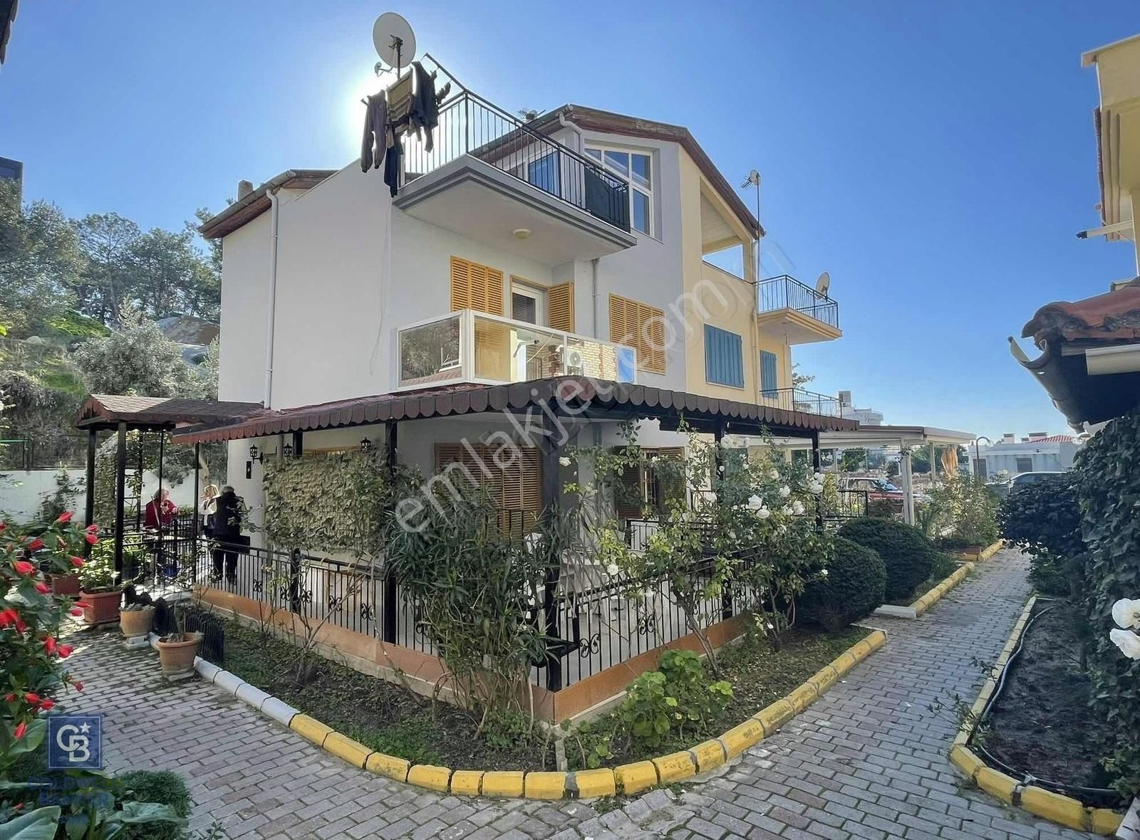 Kuşadası'nda Kadınlar Denizinde Kiralık 4+1 Villa