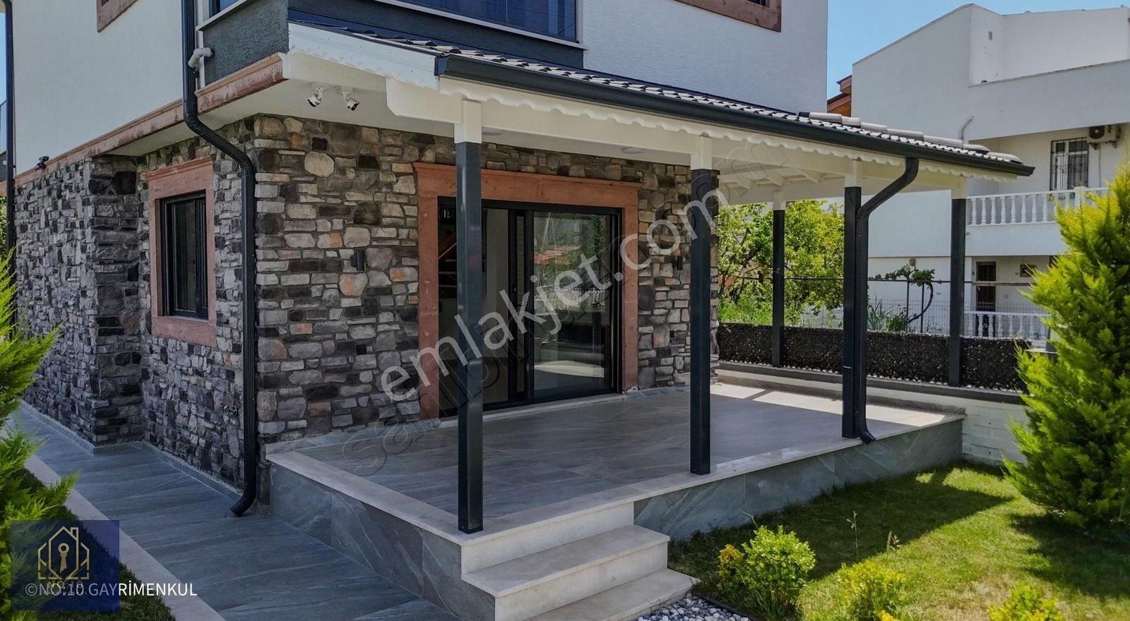 No:10 Gayrimenkulden Satılık Ultra Lüks Akıllı Dubleks Villa!..