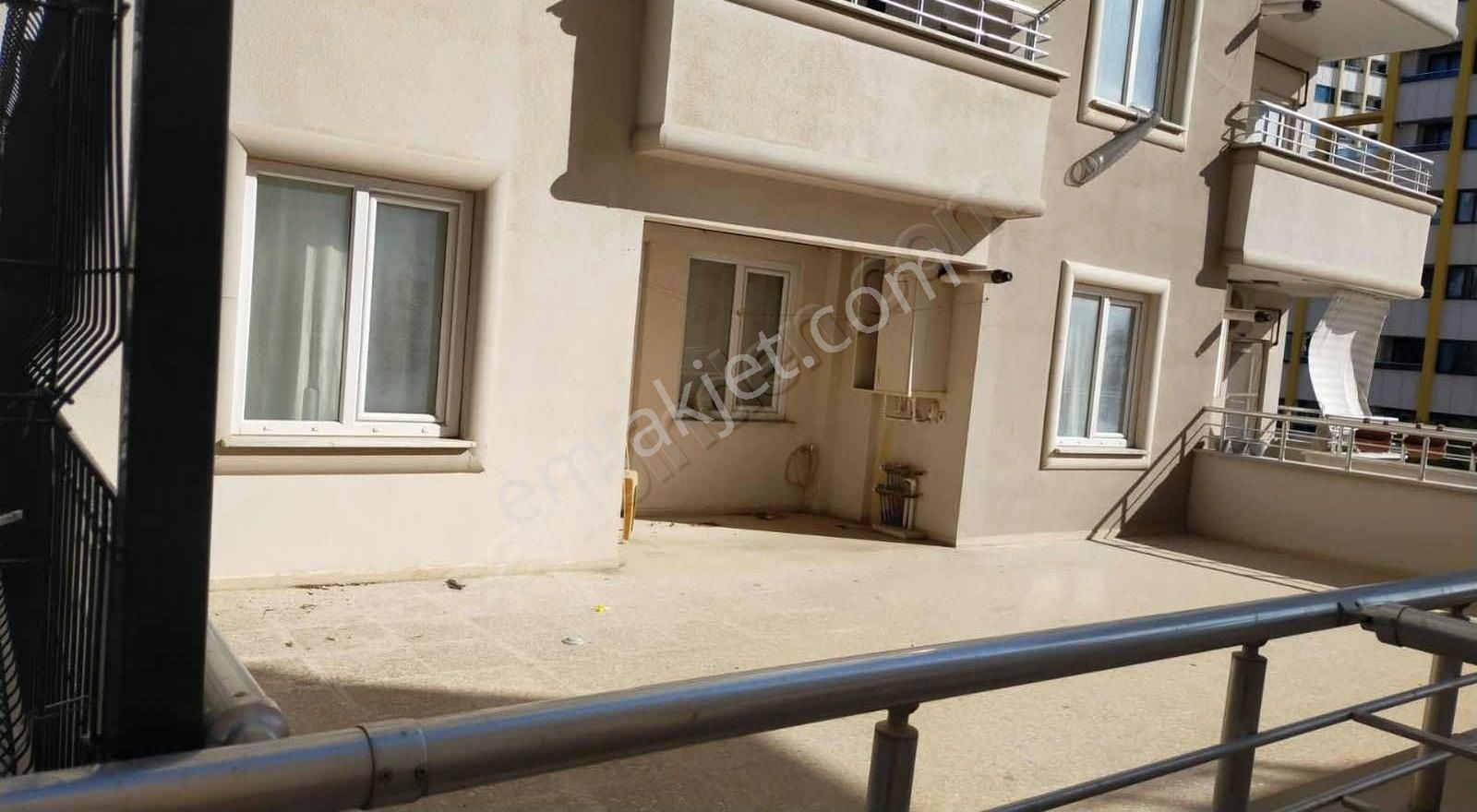 Pusula Emlaktan Üniversite Civarında 2+1 Stüdyo Eşyalı Teraslı