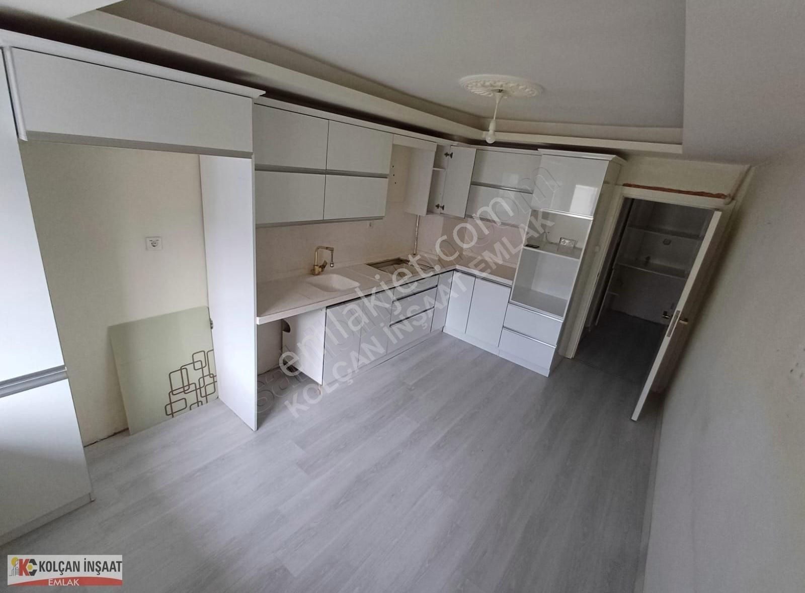 Kolçan Emlak'dan Menderes Caddesi Üzerinde 3+1 Kiralık Daire
