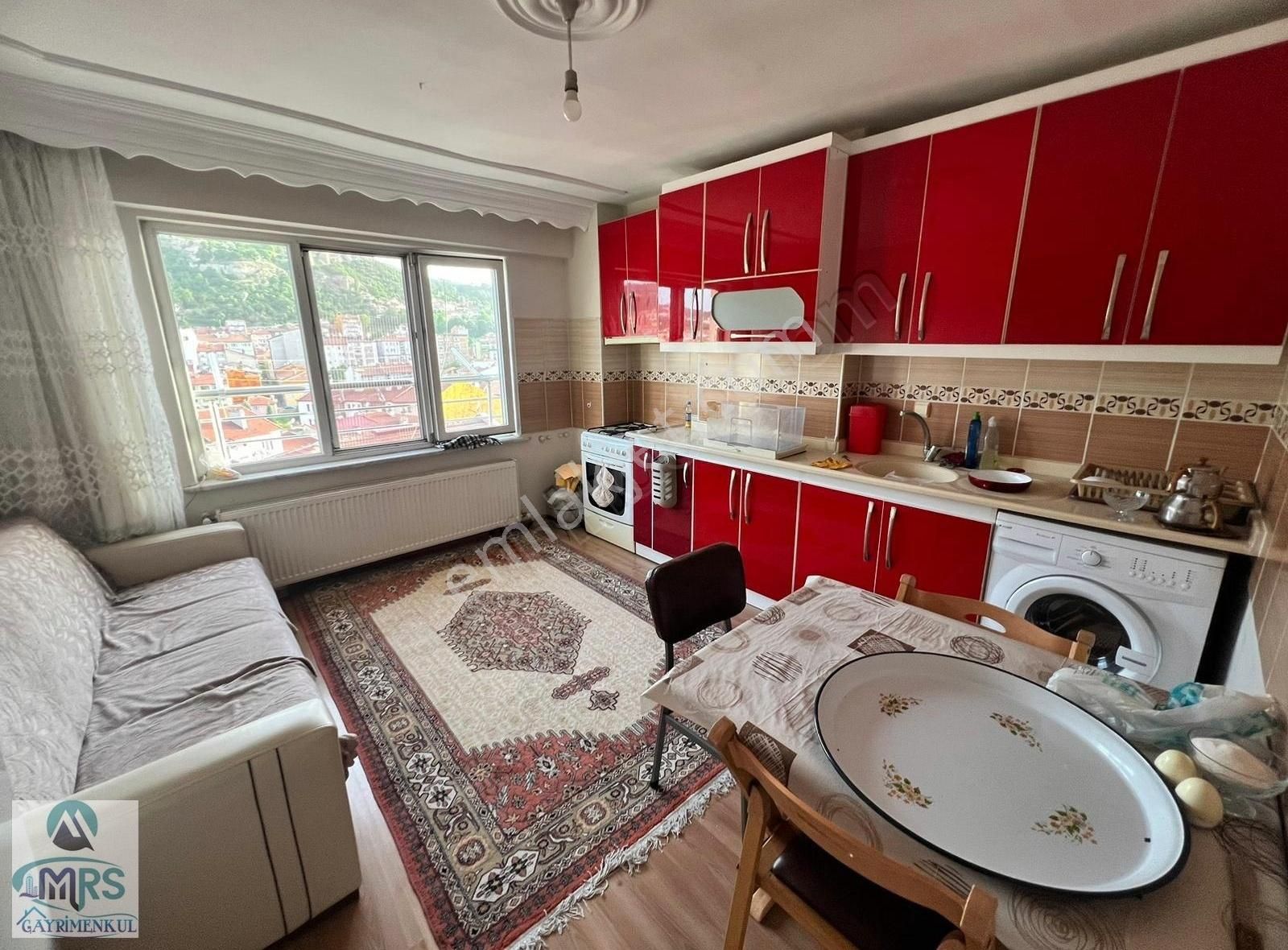 Mrs'den Menderes Caddesi Üzerinde Kiralık Full Eşyalı 2+0 Daire