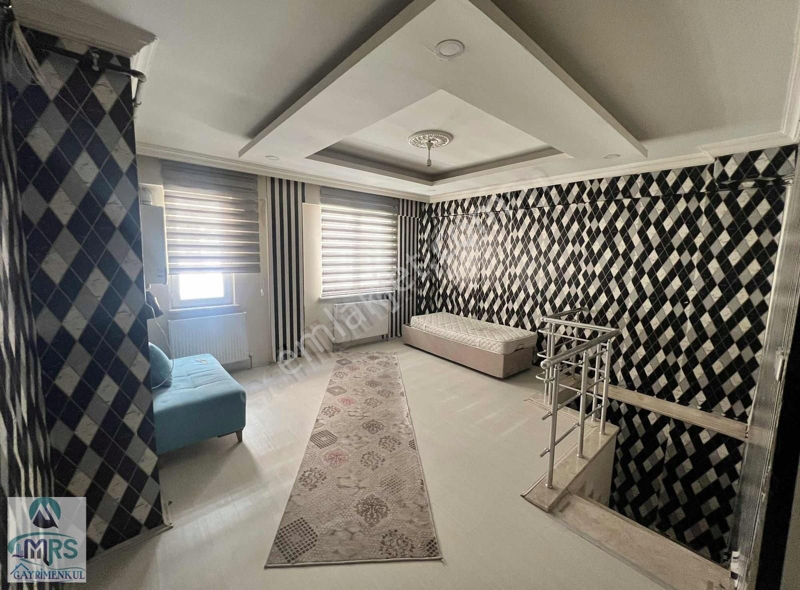 Mrs'den Meydan Mah.kiralık 1+1 Eşyalı Ters Dubleks Daire