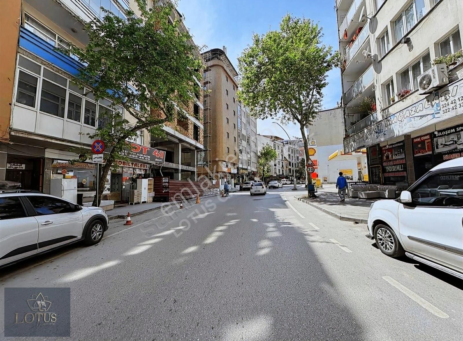 İzmit Kadıköy Mahallesi Merkezi Konum İçi Yenilenmiş 2+1 Kiralık