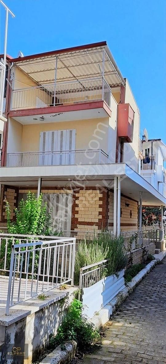 Kuşadası Sakın Yerde Satılık 3+1 Vılla