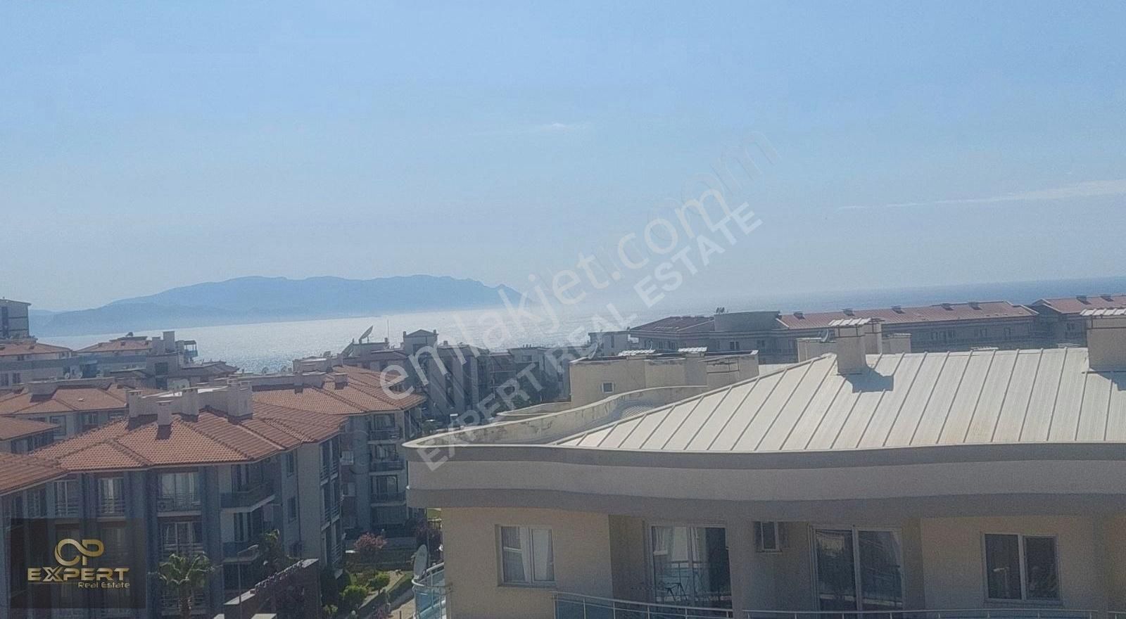 Kuşadası'nda Deniz Manzaralı Yerden Isıtma Havuzlu Sıtede 2+1