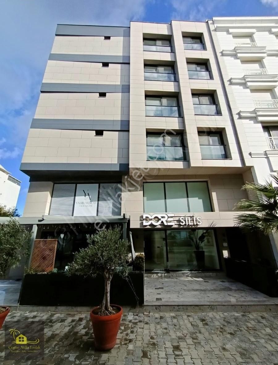 Çeşme Ilıca'da Denize 100 Mt Mesafe'de Satılık 3+1 Reisdence