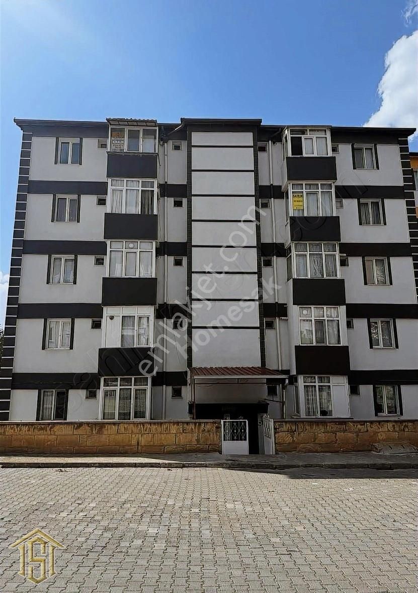 Sosyete Pazarı Çaprazın^da Satılık İçi Yapılı 2+1 Daire