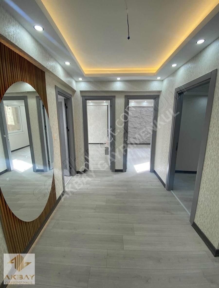 Akbay Gayrimenkul'den Sakarya Caddesi Üzeri Arakat 3+1 Daire