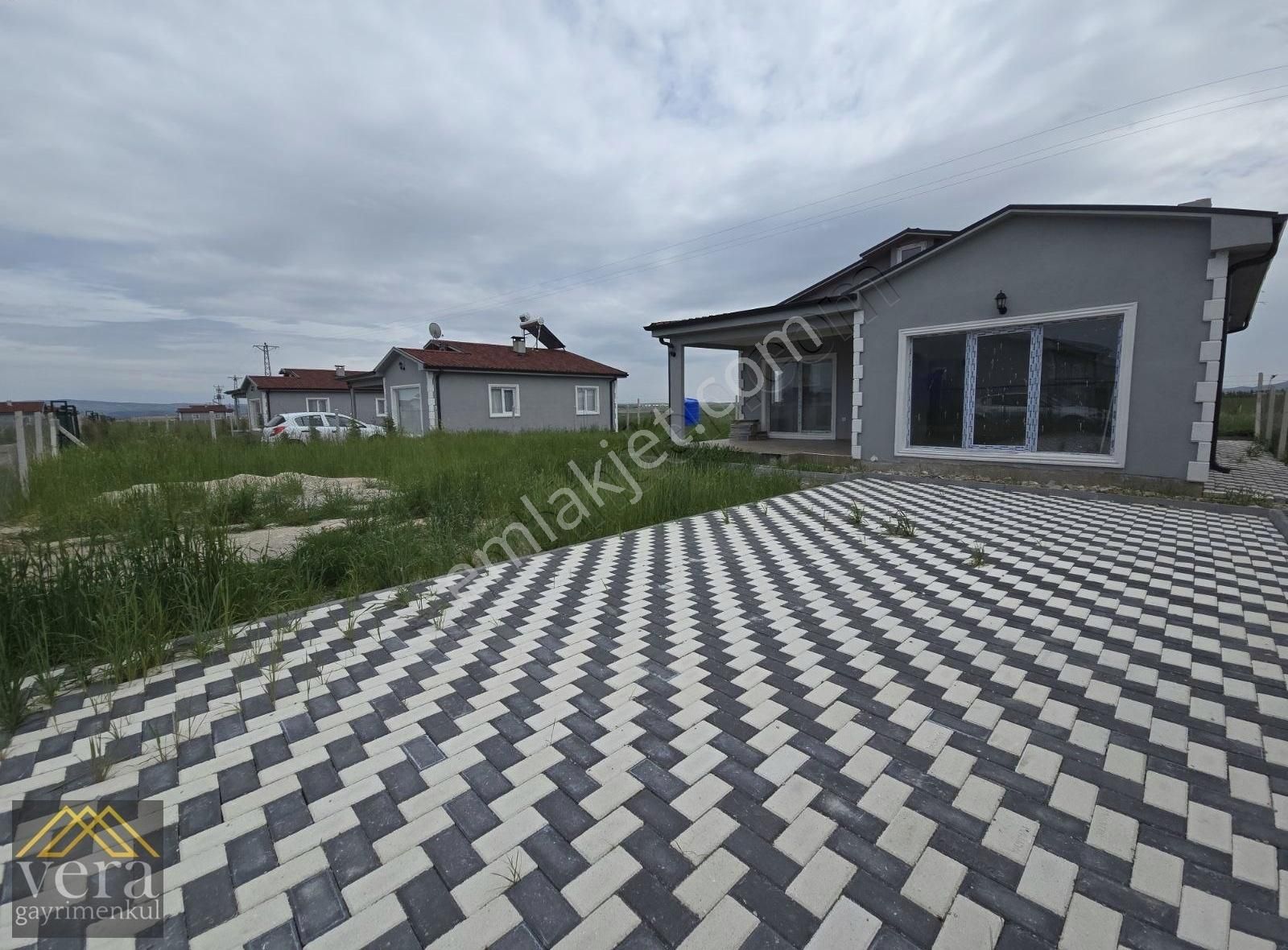 Güvenlikli Sitede 7/24 Kalabileceğiniz 2+1 Mantolamalı Şömineli