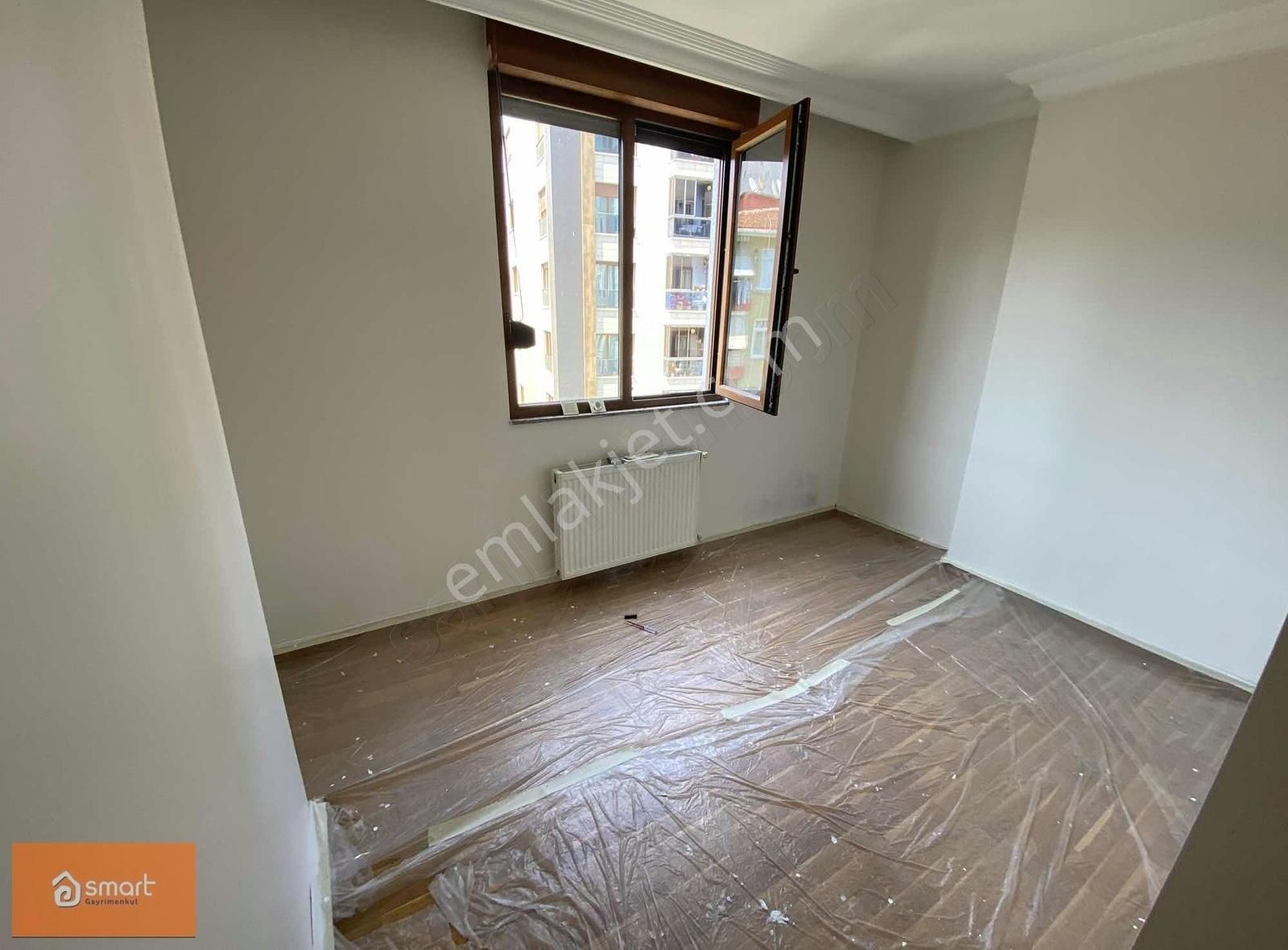 Kozyatağı'nda 140 M2 4+1 Kapalı Garajlı