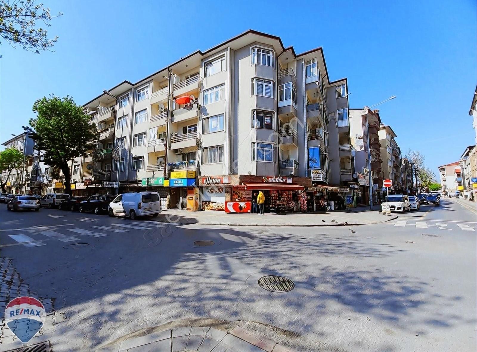 Remax Mavi-adapazarı Çarşıda Turan Caddesi Üzeri 48 M2 Satılık