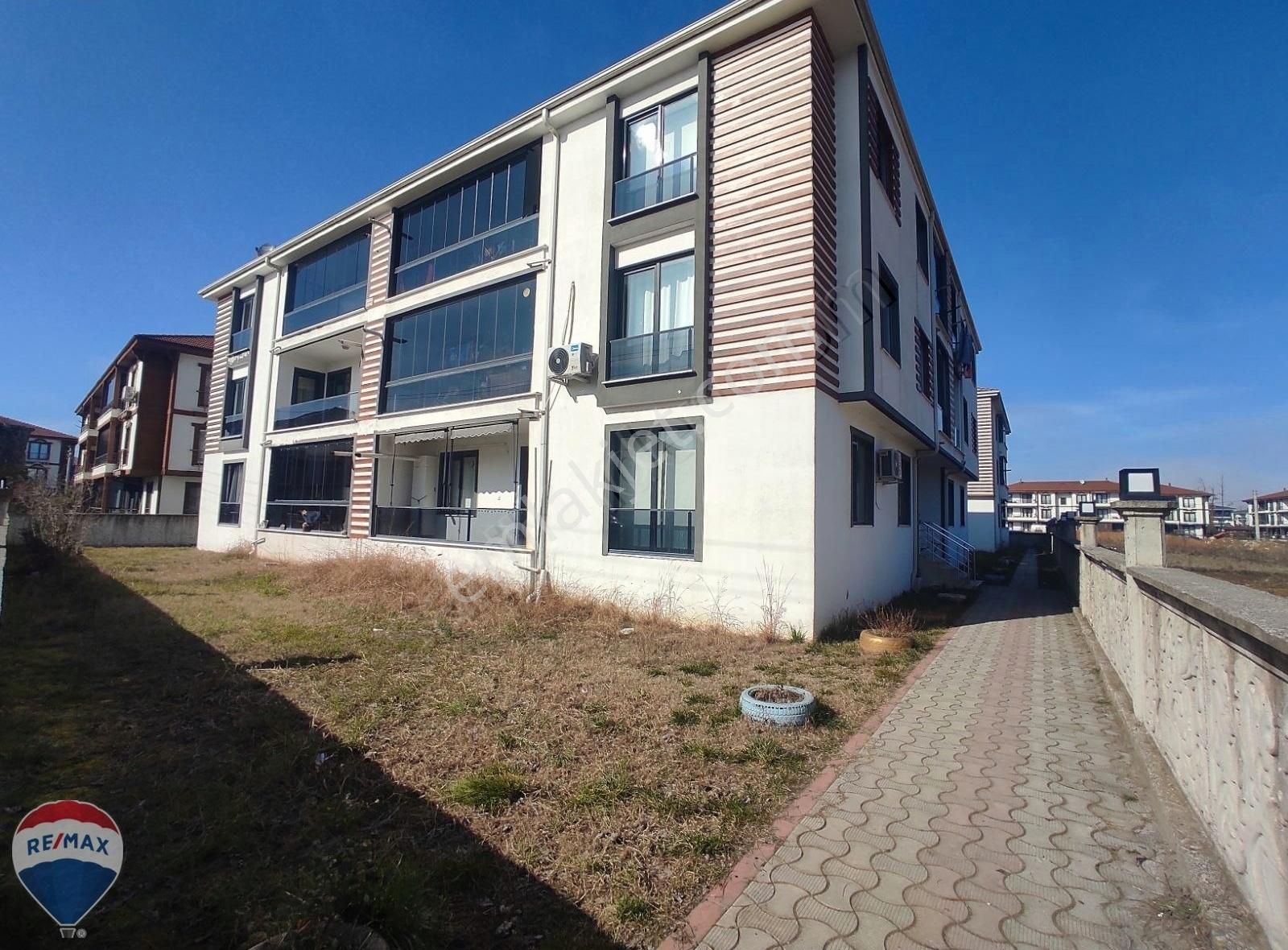 Re/max Mavi'den Bahçe Katı,geniş, Kullanışlı, Ferah 3+1 Daire