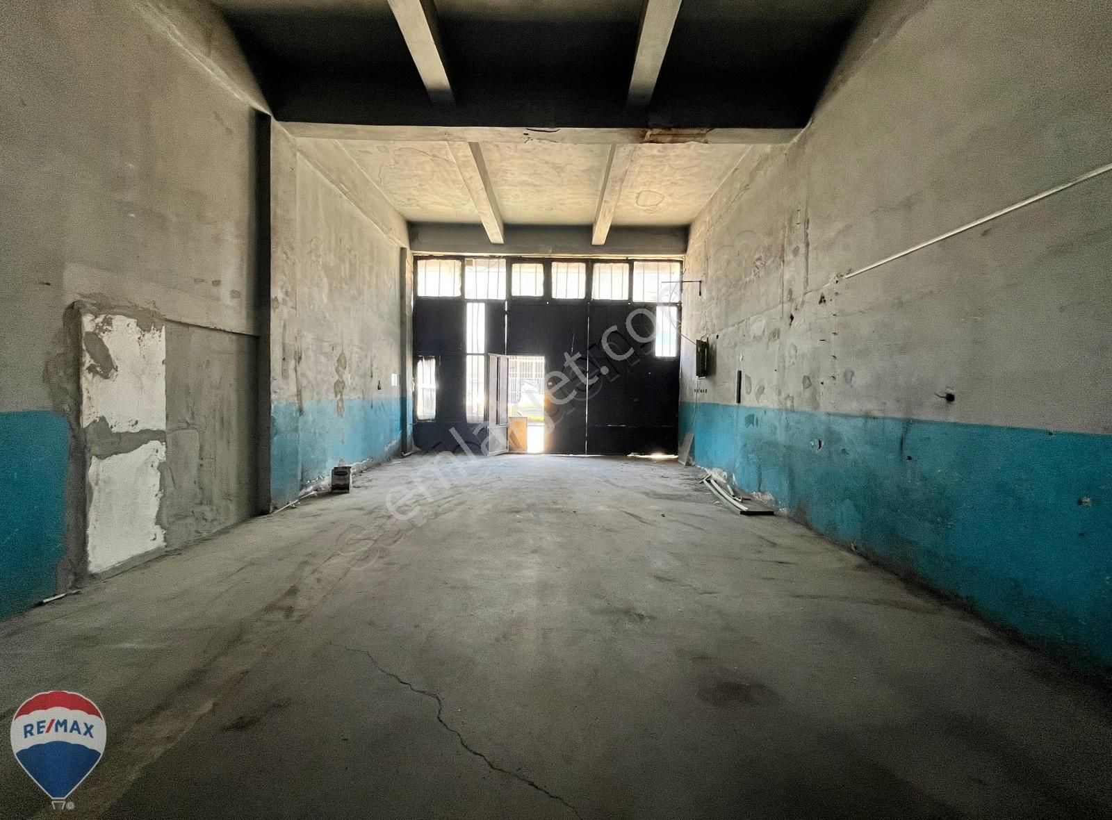 Remax Maviden Güney Mobilyacılarda Asma Katlı 110 M2 Dükkan