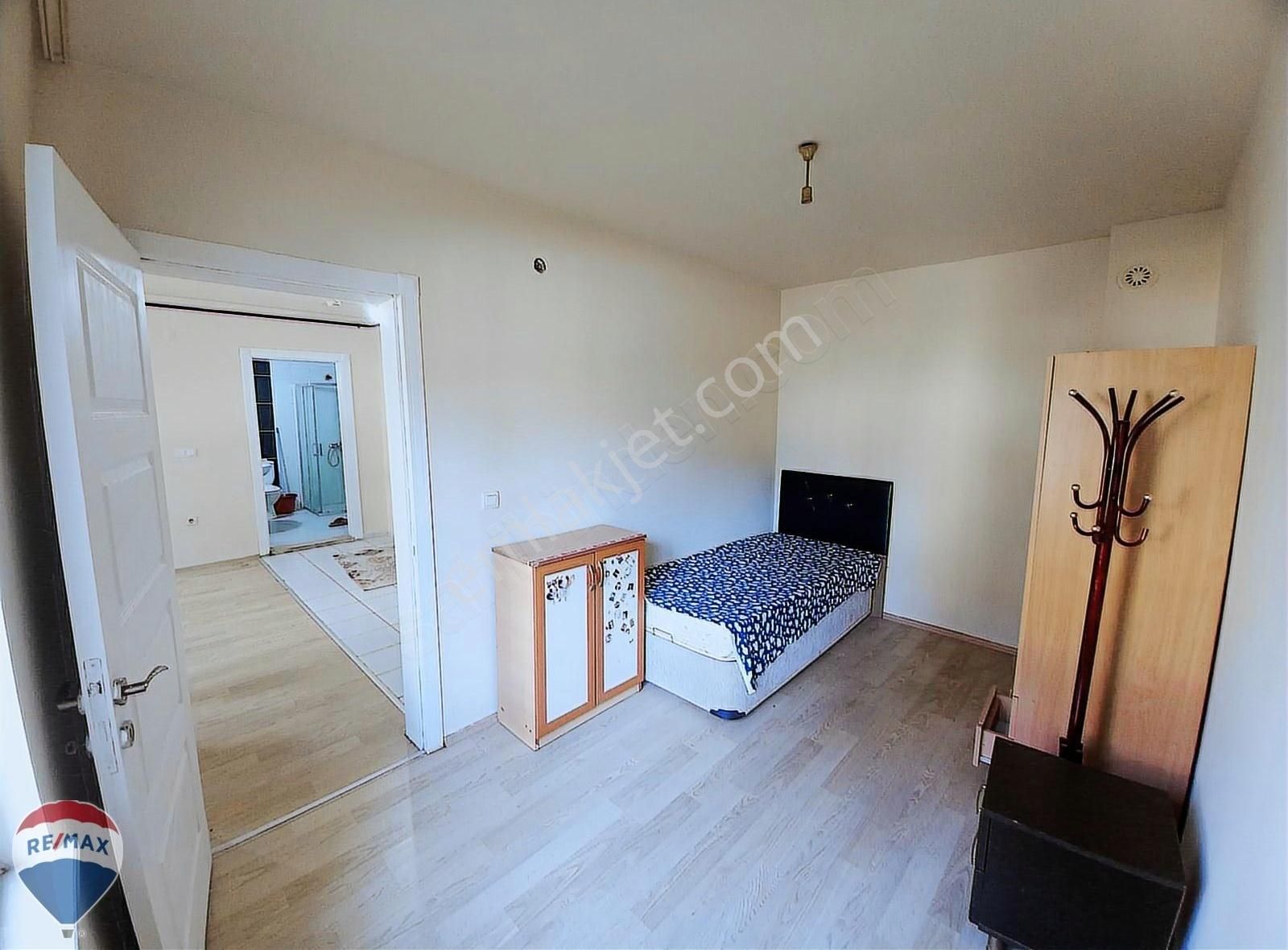 Remax Mavi-korucuk Vakıfkent Te Eşyalı Boş Giriş Kat 2+1 Daire
