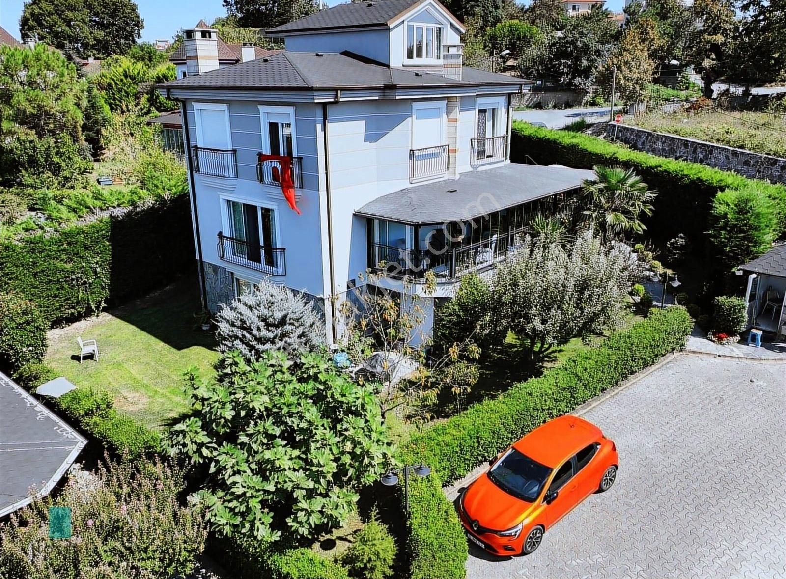 Ömer Demir'den Site İçinde 4+2 Müstakil Bahçeli Satılık Villa