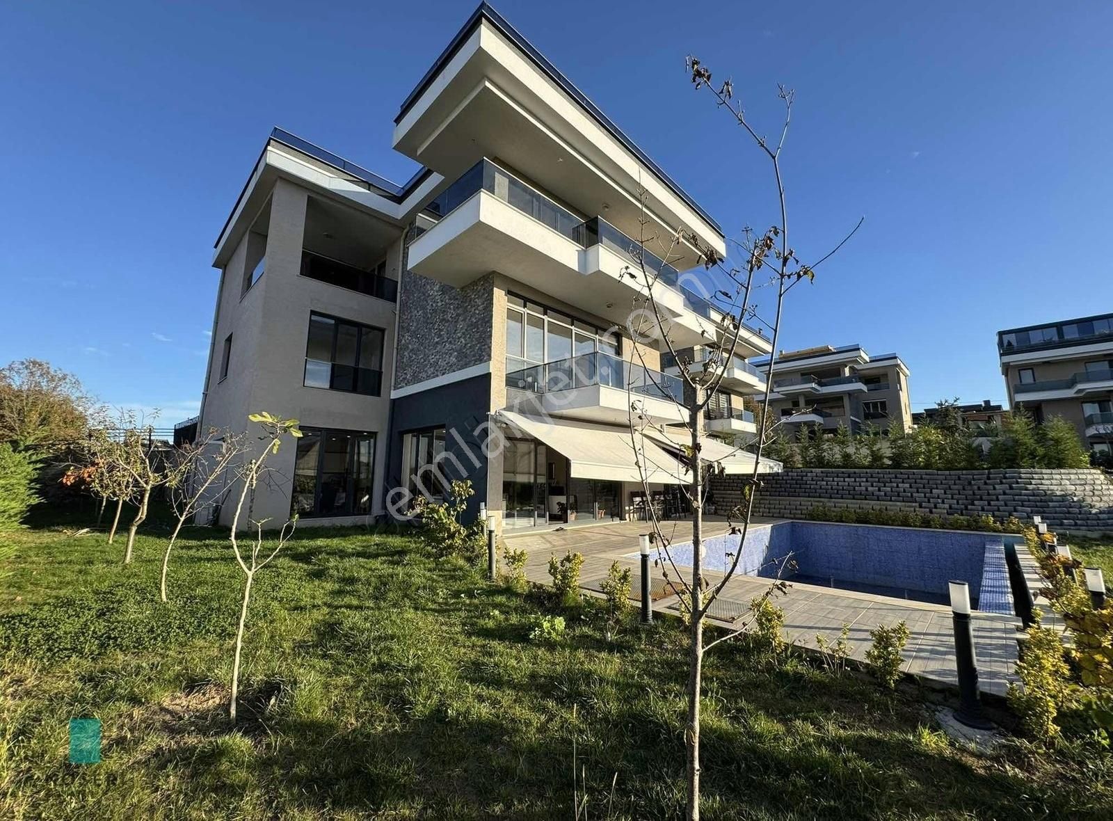 Reşadiye'de Site İçerisinde Müstakil Havuzlu Satılık 7+2 Villa