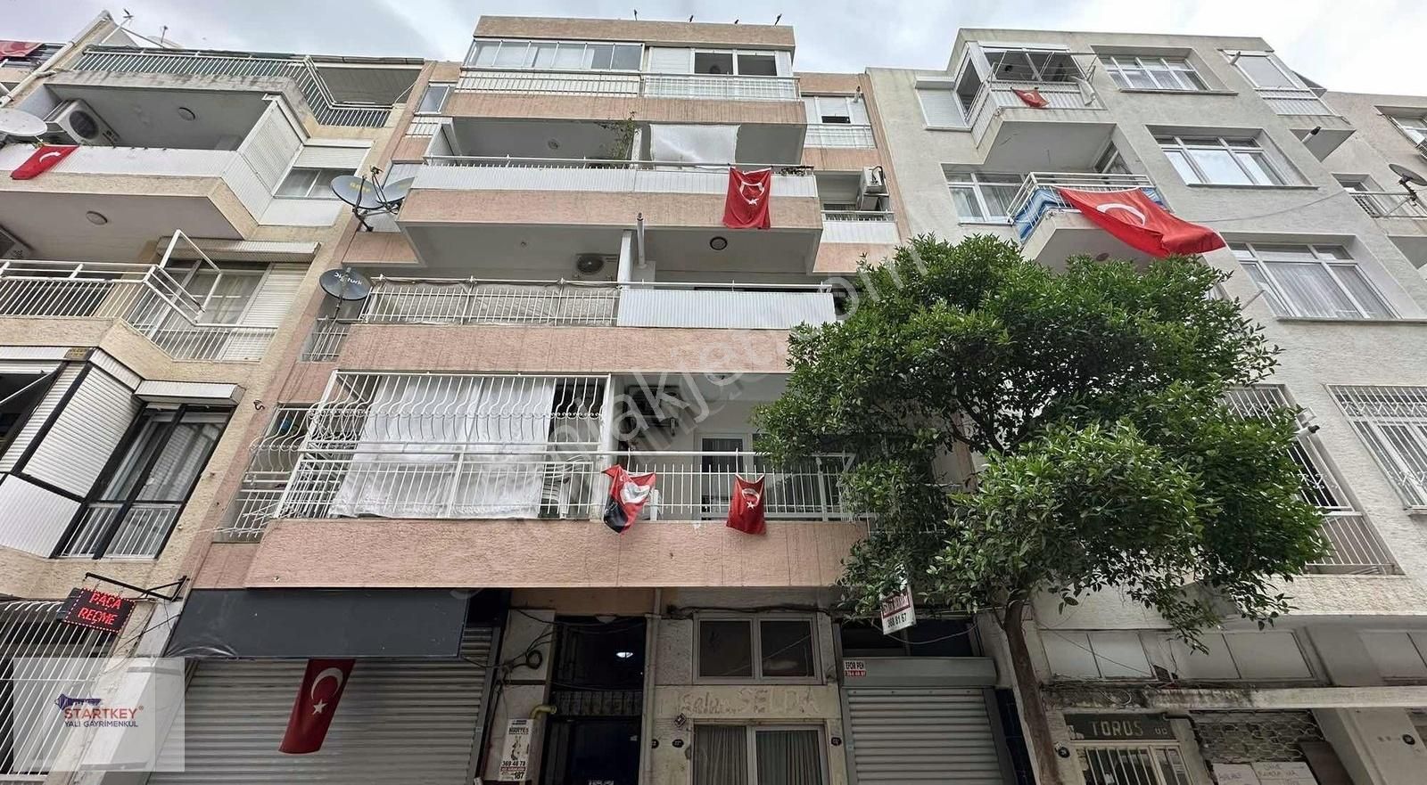 Karşıyaka Donanmacı Mahallesi Satılık 2+1 Ara Kat Daire