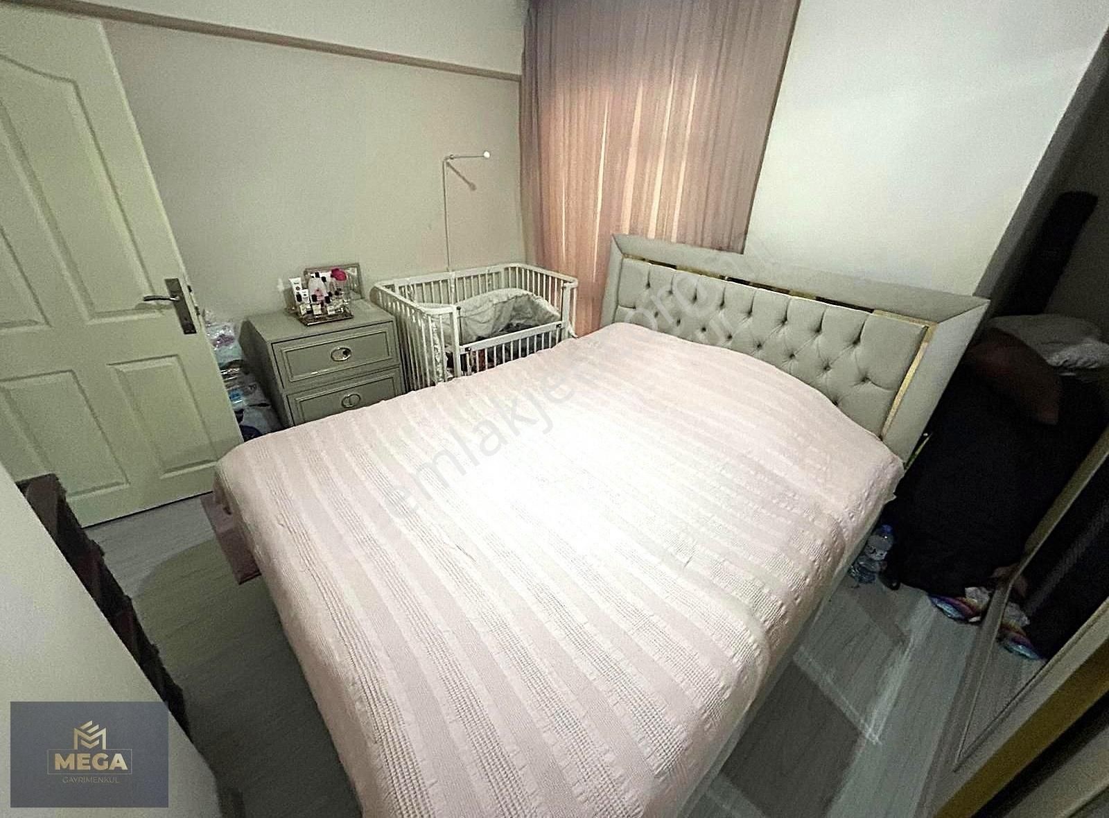 Mega'dan Çambaşı Caddesi Paralelinde Kat Konumda 2+1yapılı Daire