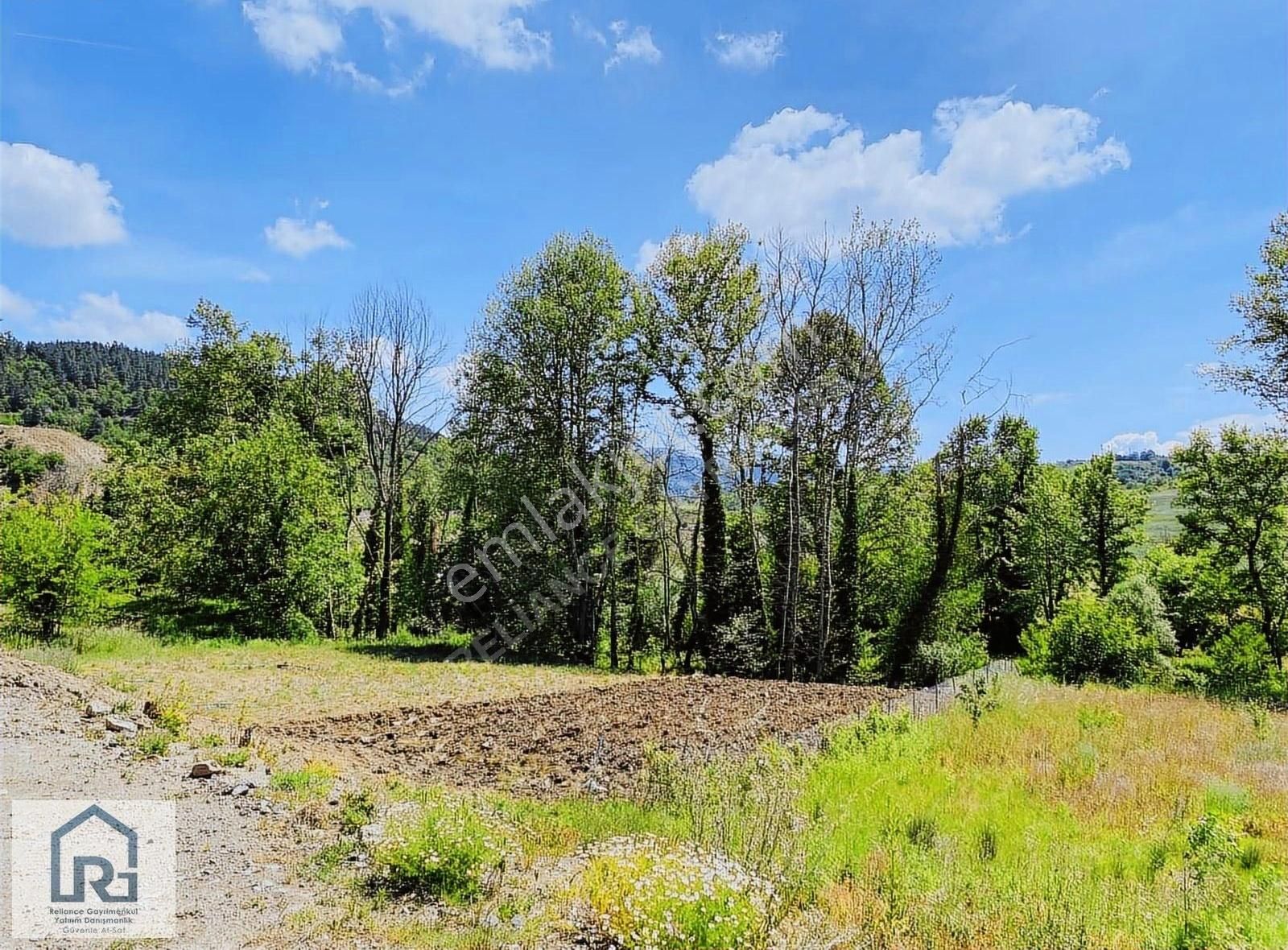 Dere Kenarına Kadar Uzanan Kadastral Yola Cephe 790 M² Tarla!