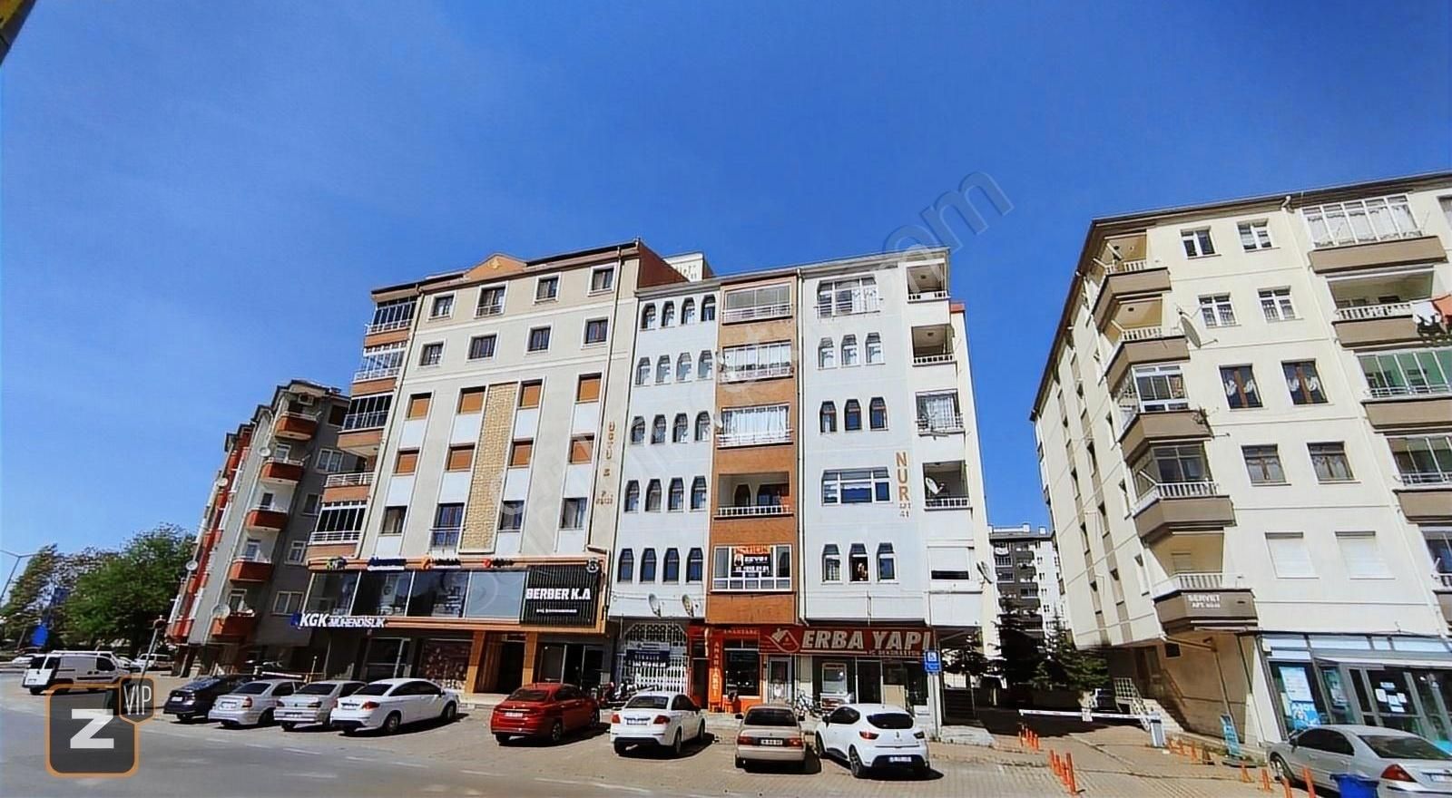 Fırat Caddesi Üzeri Satılık 3+1 Kombili Daire