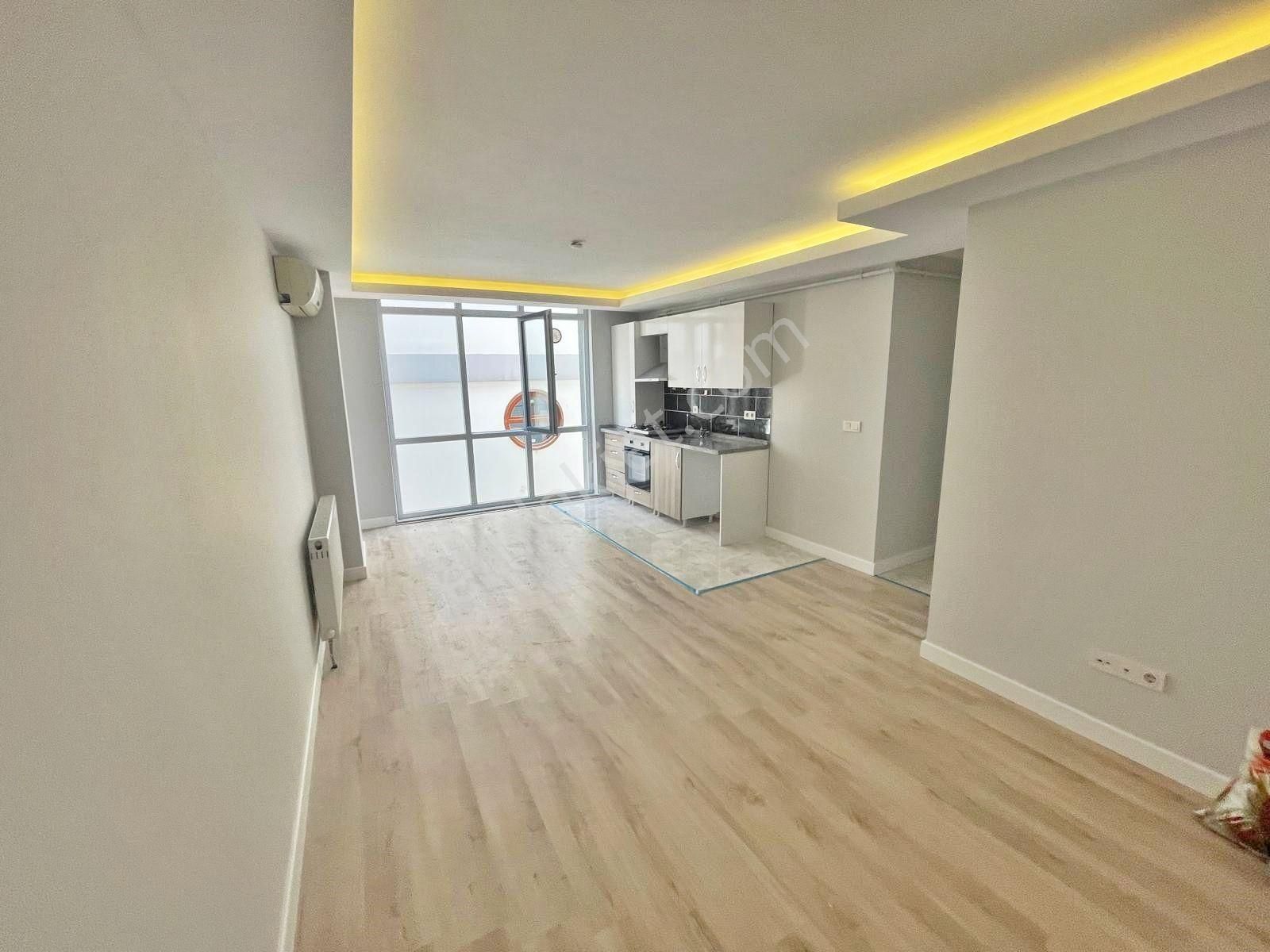 Caddebostanda Bağdat Caddesine Yakın 6 Yıllık Binada 1+1 Daire Emlak Masası